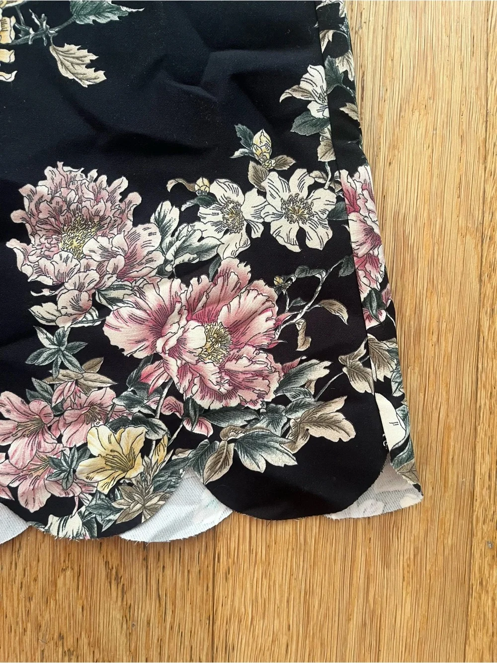 Tenax Made In Italy Black Floral Scalloped Hem Midi Skirt